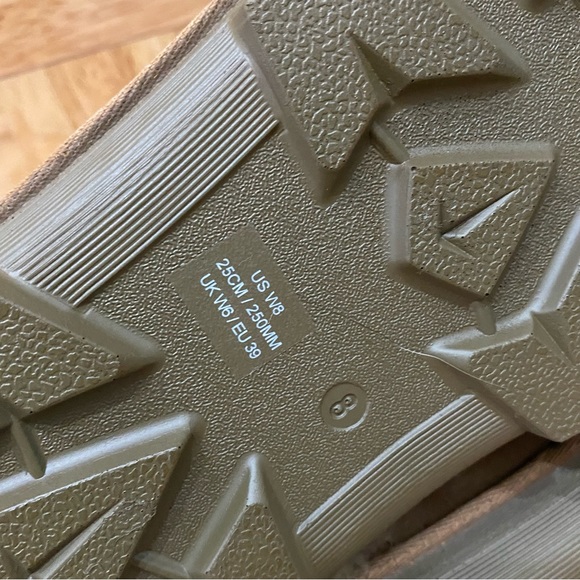 KIRKLAND Signature Genuine Sheepskin Shearling Short Boots Size 8 - Picture 10 of 12